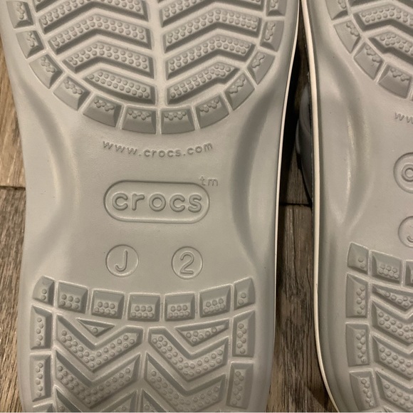 Crocs Grey Flip Flops Children’s J 2 Unisex water shoes sandals Summer - Picture 8 of 8